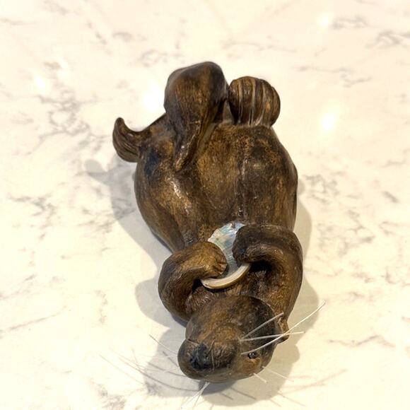 Vintage 70s handcrafted decorative wax sea otter holding an abalone shell - Picture 5 of 10